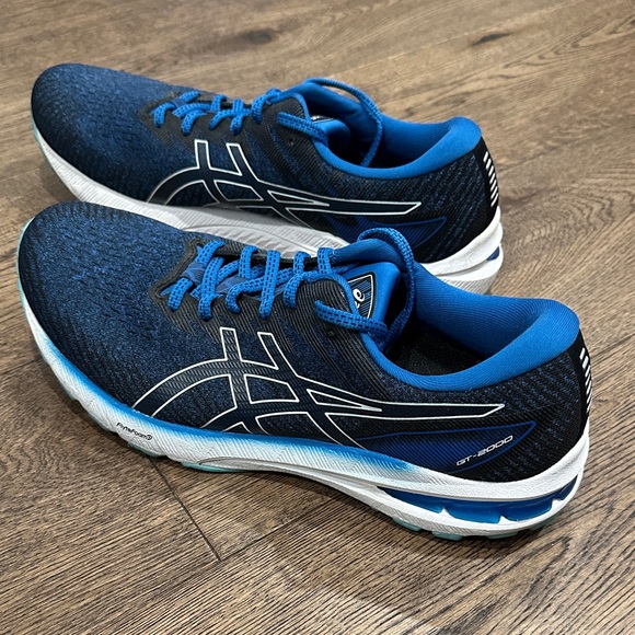 ASICS GT-2000 10 - Picture 2 of 6